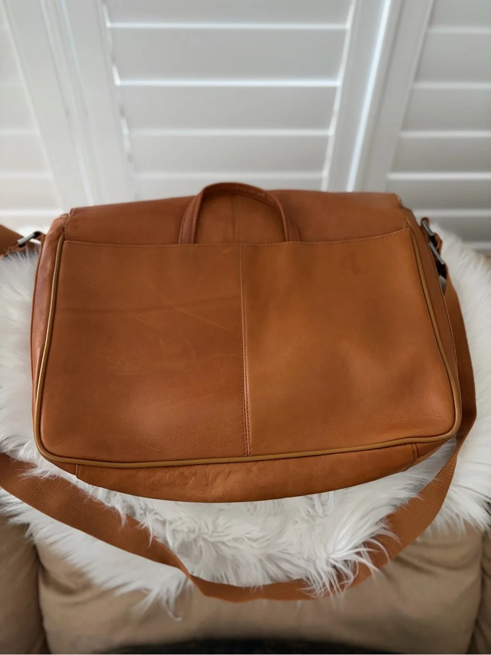 Kenneth Cole Reaction Leather Messenger Bag